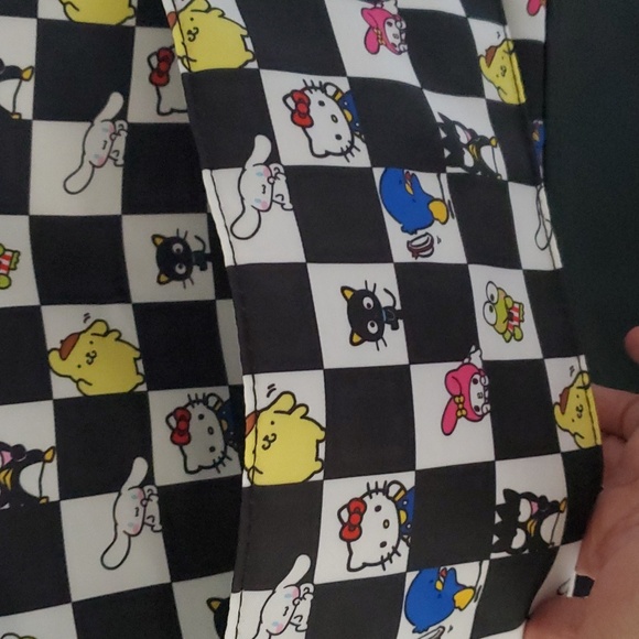 🆕️ CUTE SANRIO HELLO KITTY AND FRIENDS BLACK & WHITE CHECKERED OVERNIGHT BAG 🖤 - Picture 11 of 12